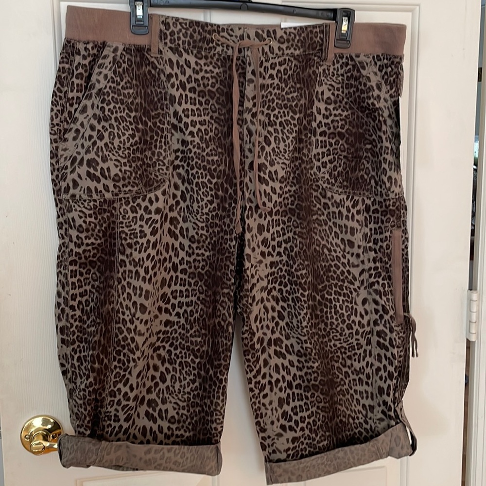 LEOPARD WOW CAPRI. NWT